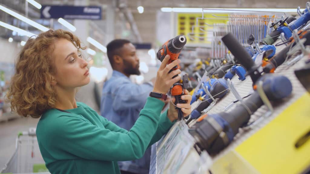 Porte-outils pour bricolage et construction, sélection variée en magasin.