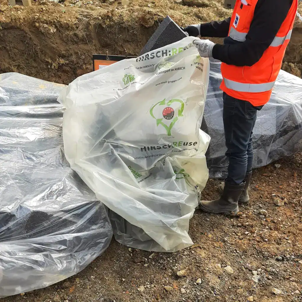 Recyclage des déchets de construction par Hirsch, acteur engagé dans la collecte responsable.