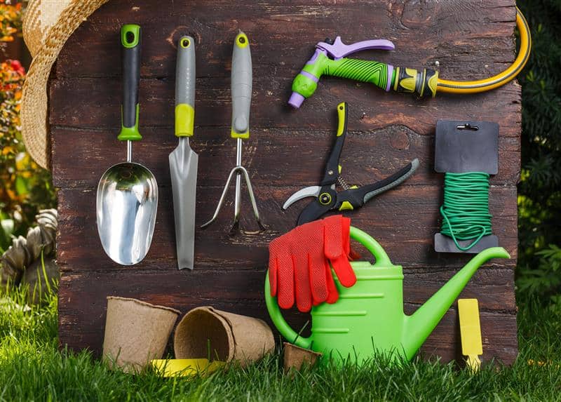 Outils de jardinage et accessoires pour la déclaration simplifiée 2025.